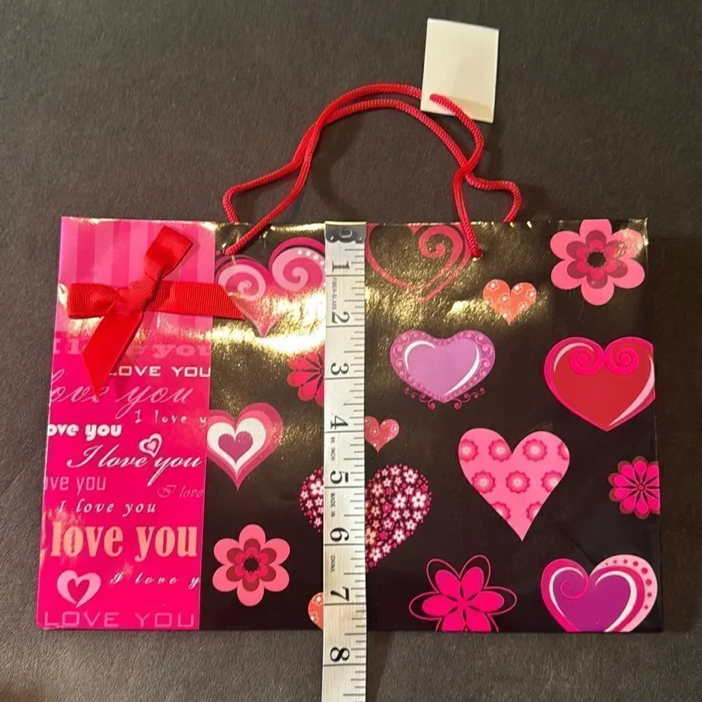 N/A gift bag
